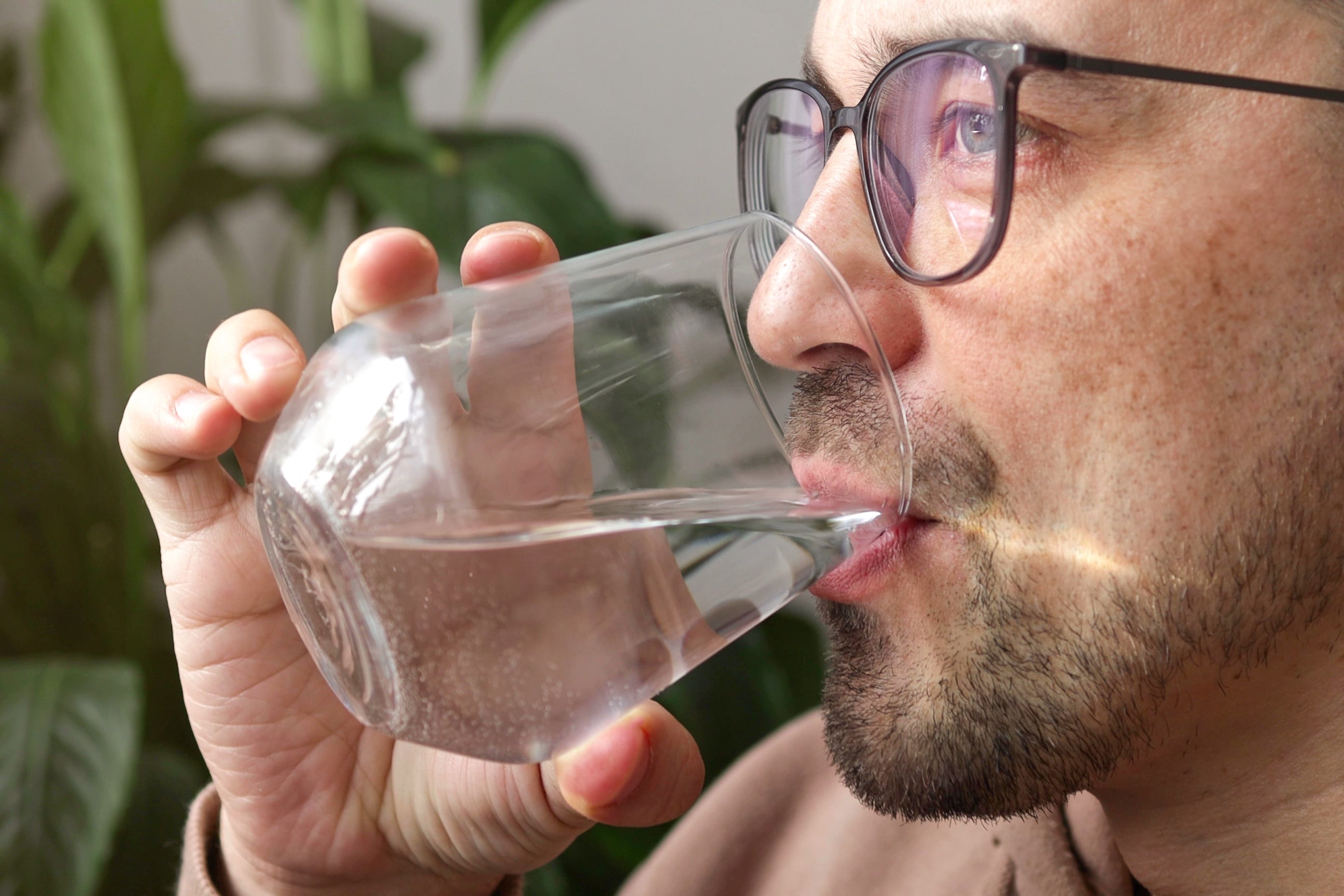 ¿Por qué tanta gente necesita usar lentes hoy en día?